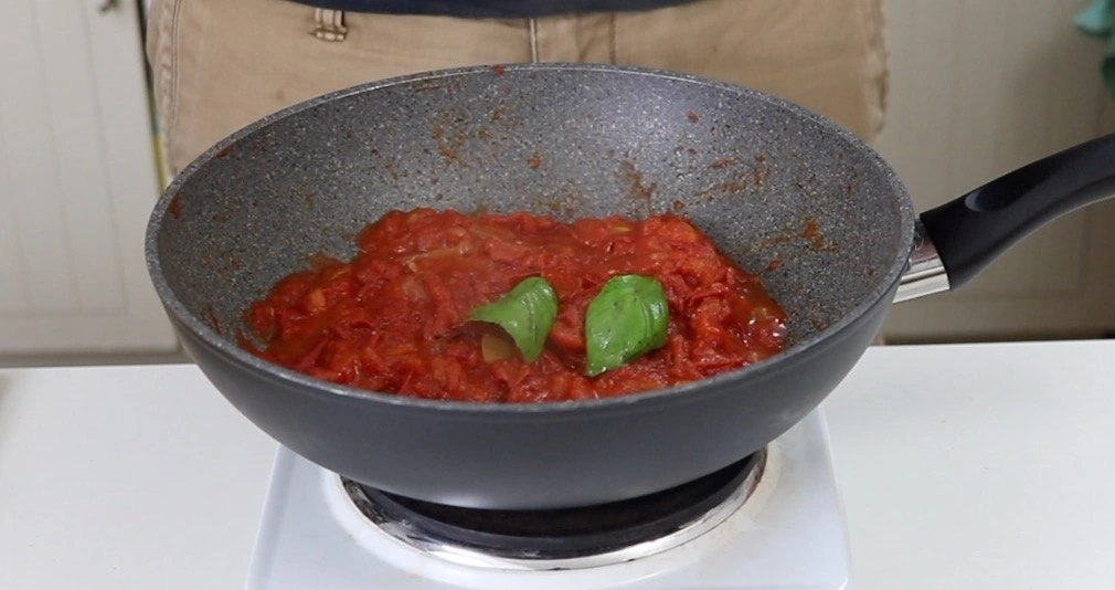 albahaca par salsa de tomate