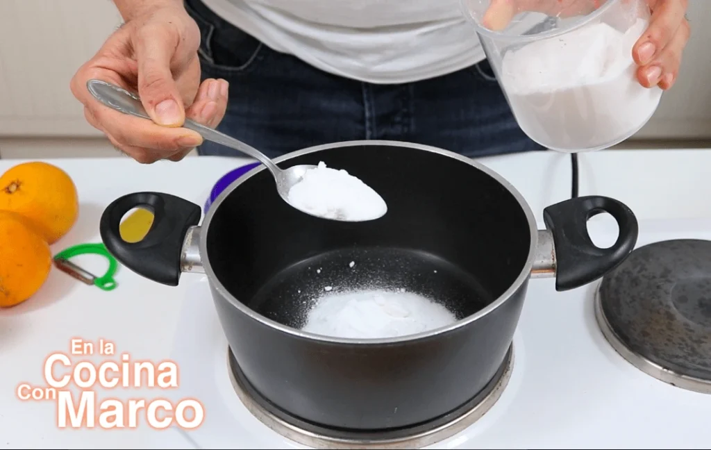 añadir azúcar pasa salsa naranja