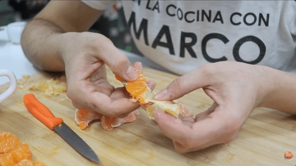 pelar mandarina a vivo