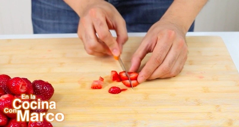 picar fresas cortar trocear