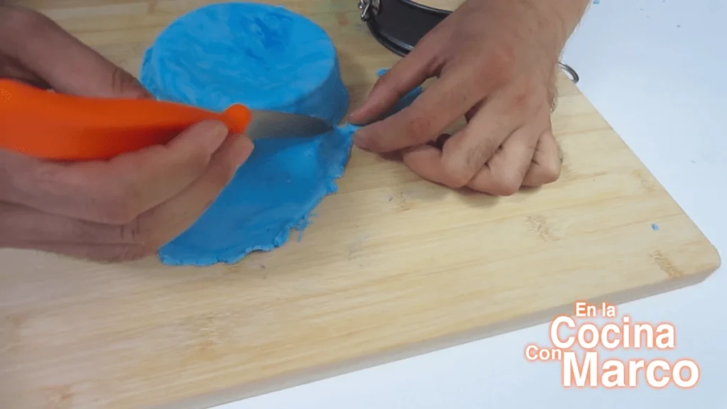 quitar exceso de pasta de azúcar