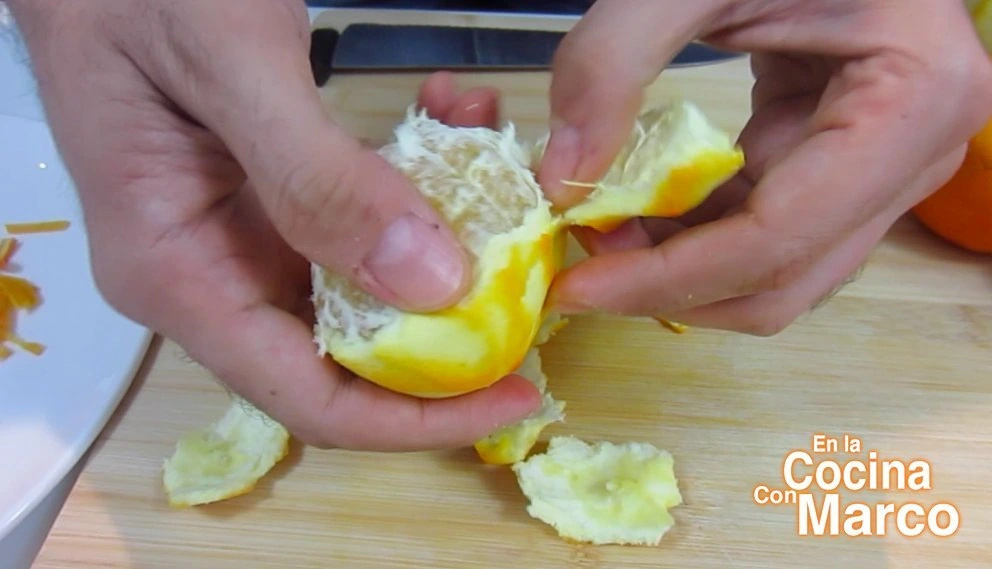 sacar la cascara blanca de las naranjas