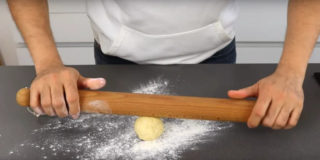 Estirar las bolitas de hojaldre