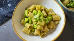 Pasta con calabacín y limón