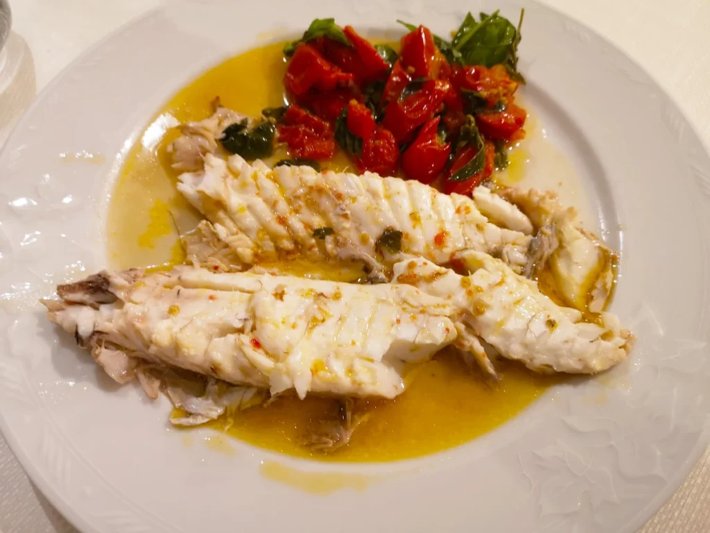 Pescado a la acqua pazza fileteado besugo