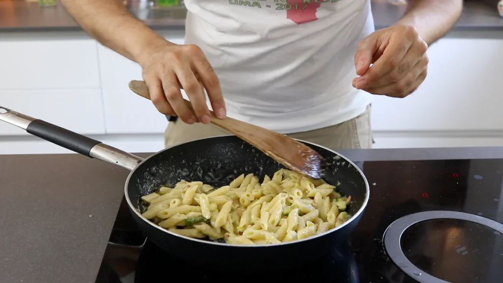 añadir la pasta