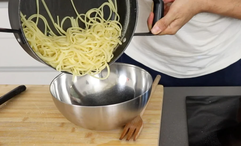 escurrir pasta trenette