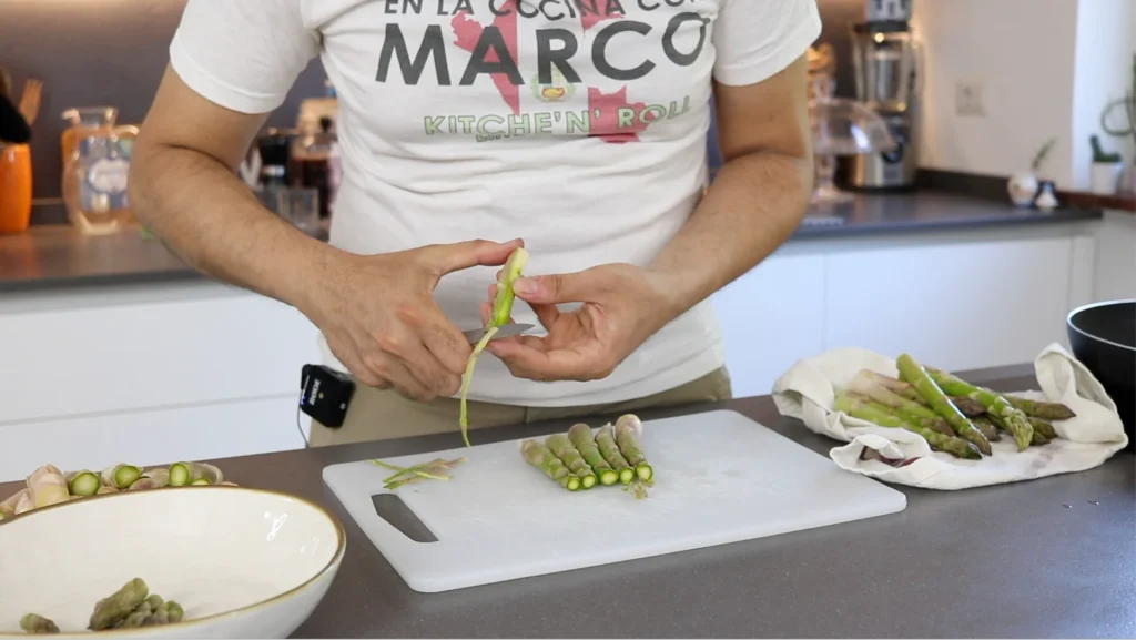pelar esparragos